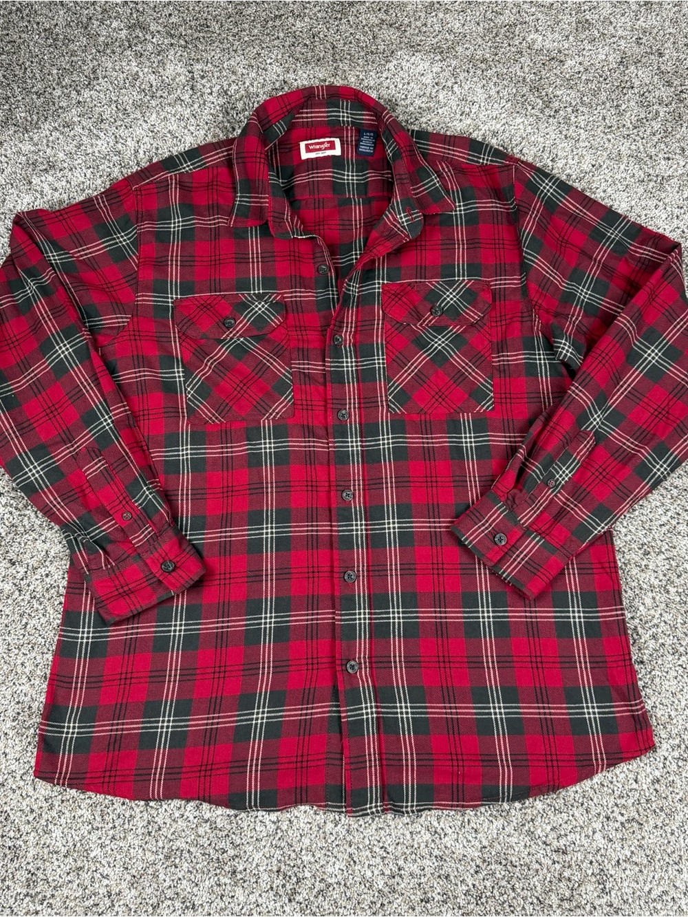 Sz Large Men’s Wrangler Red and Black Plaid Flannel Button-Down Shirt